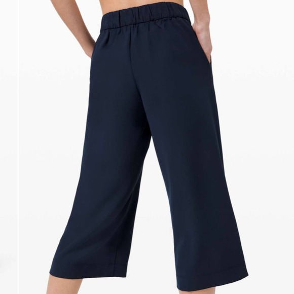 Lululemon Noir Crop True Navy Pants 6 - Picture 5 of 11